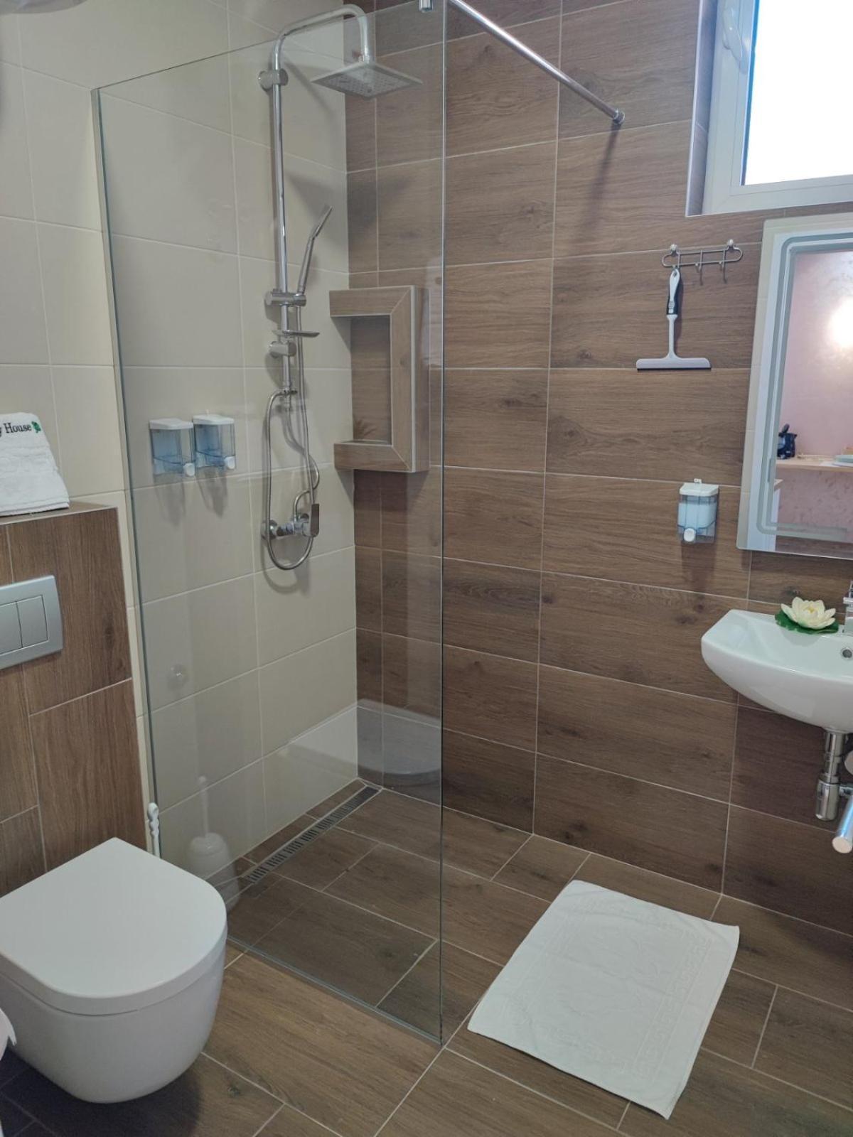Apartmani Happy House Surčin エクステリア 写真